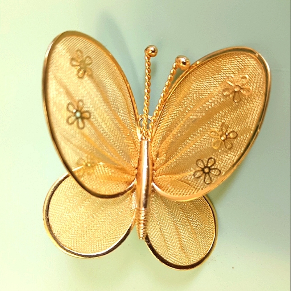 Cute Butterfly Mesh Gold Tone Adjustable Broach